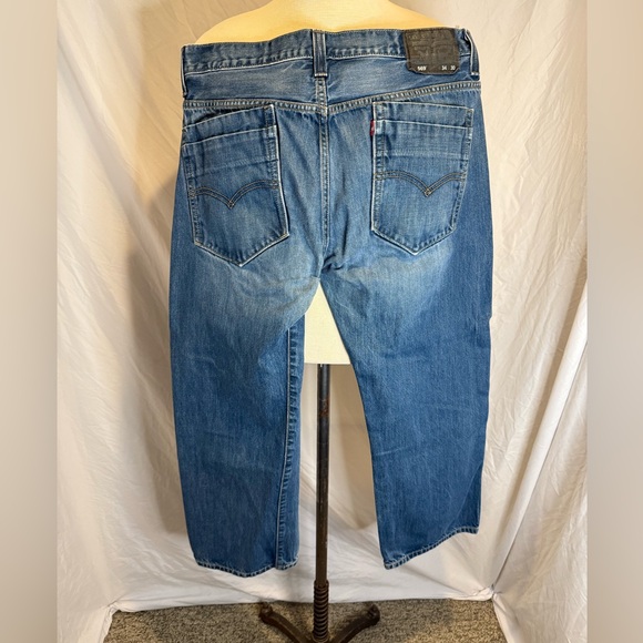 Levi's Relaxed Fit Medium Blue Jeans - Picture 4 of 7